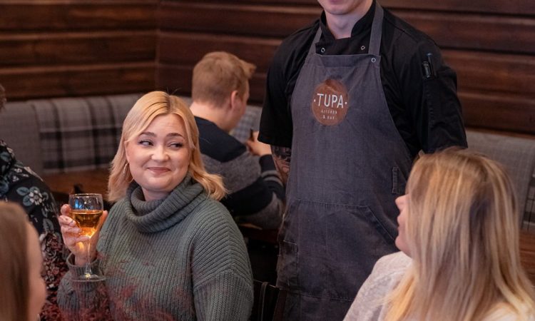 Tuvan keittiömestari Toni Haimakainen on ollut suuressa roolissa uusien annosten suunnittelussa.
